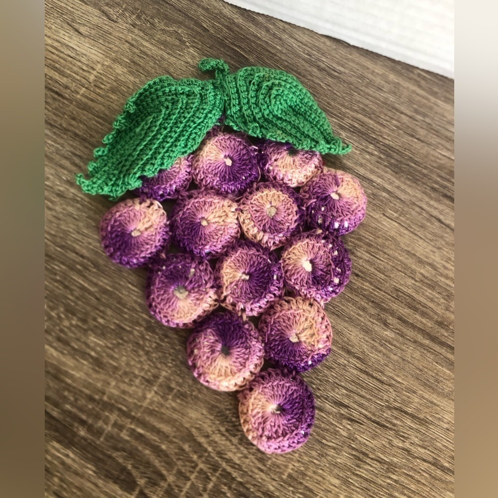 Vtg Handmade Crochet Grapes Trivet - Picture 5 of 10
